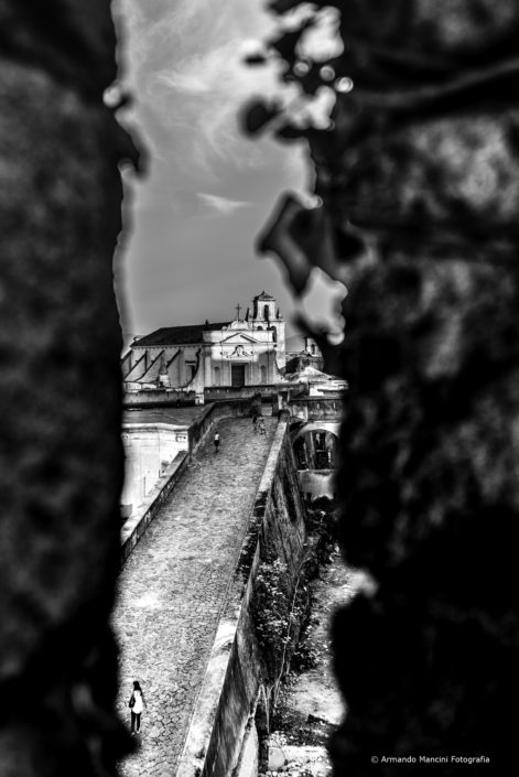 La Chiesa delle donne vista da Le Jardin